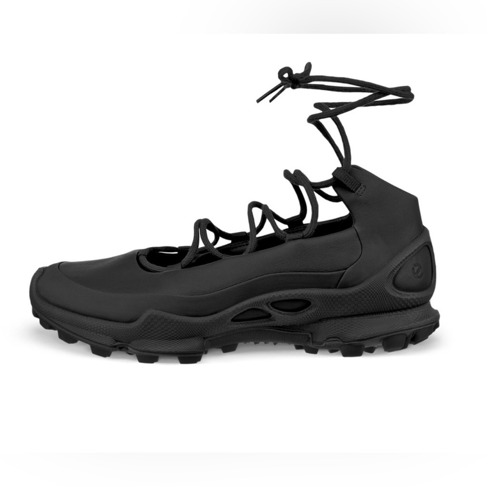 ECCO BIOM C-TRAIL LACE UP W BALLET SNEAKER IN BLACK
